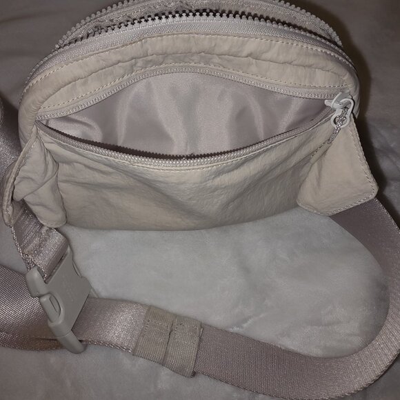 Lululemon‎ Everywhere Belt Bag  White Opal - Picture 4 of 5